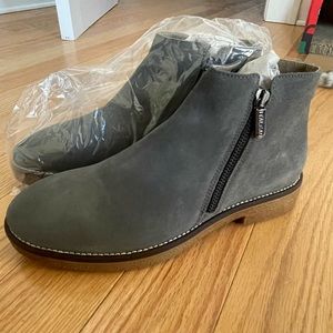 Italeau Foliana booties - Handmade Italian shoes - Womens size 8